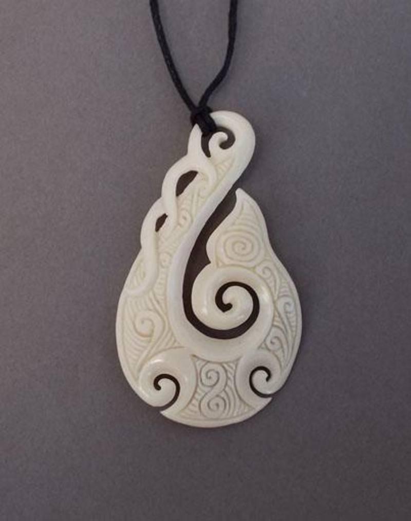 https://www.shopnz.com/cdn/shop/products/bnph-26-large-nz-maori-bone-hook-necklace-1228908_1024x1024.jpg?v=1706216726