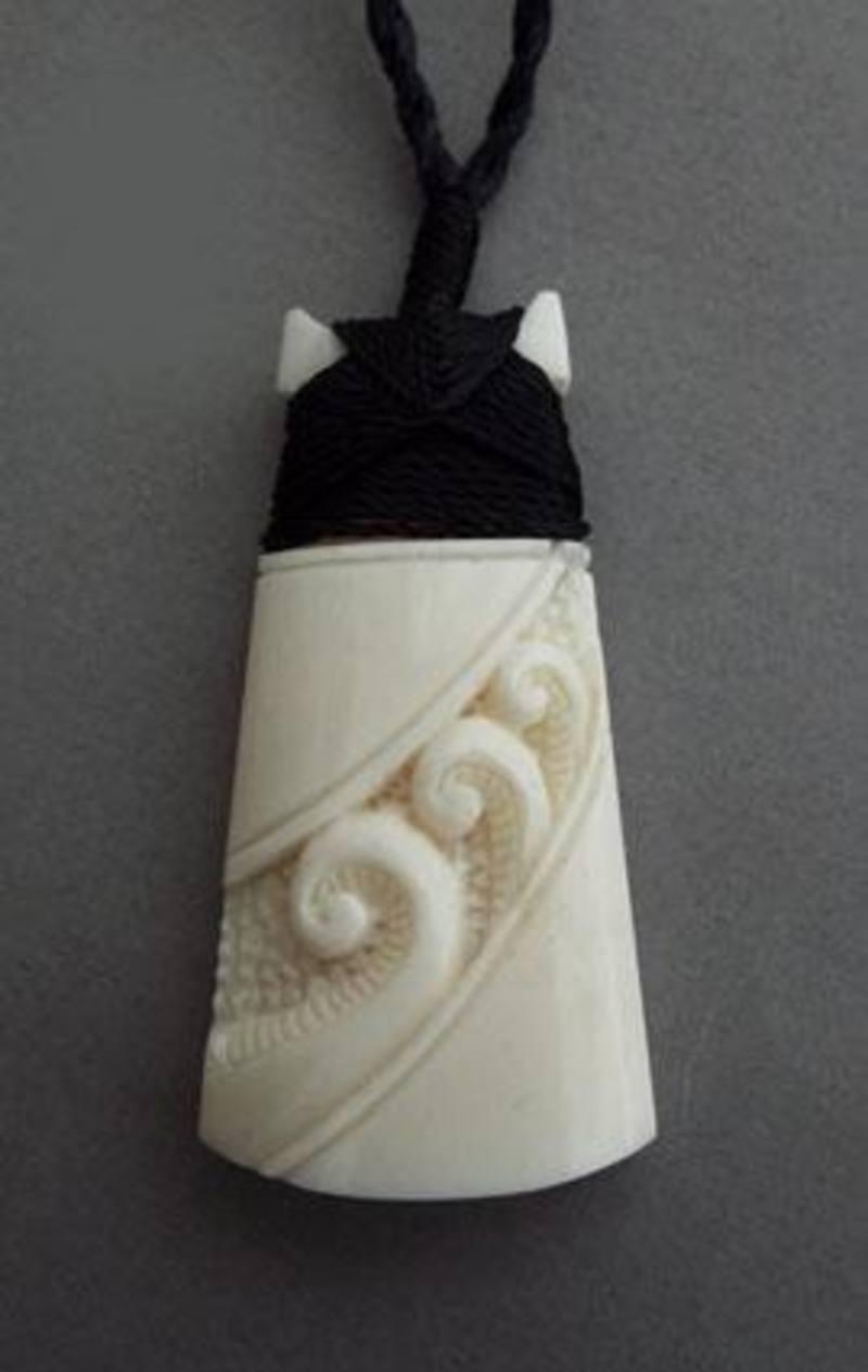 Amazon.com: 81stgeneration Women's Men's Hand Carved Bone Maori Pikorua  Twist Double Koru Pendant Necklace : Clothing, Shoes & Jewelry